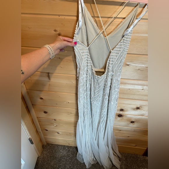 Elegant White Evening Gown - Picture 4 of 9